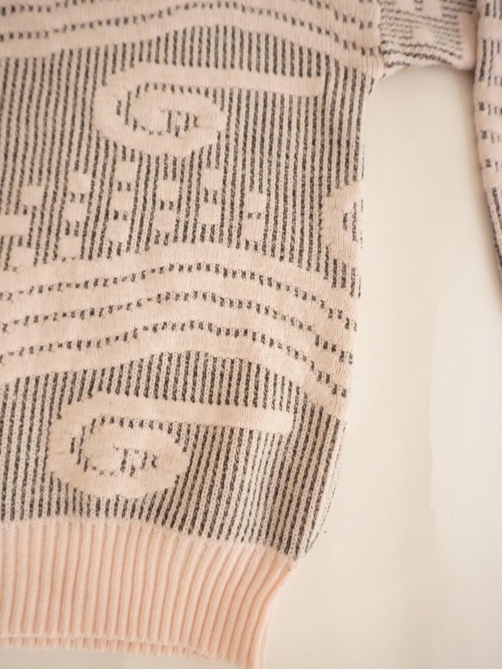 Vintage Koman Pale Pink Charcoal Grey Tropical Fish Geometric Designer Sweater M - Picture 5 of 11